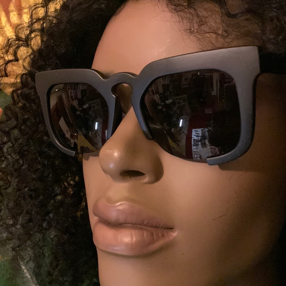 🌟😎Fabulous Black 3/4 Frame Sunnies😎🌟